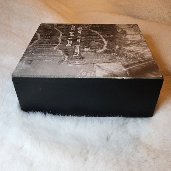 Trash Talk by Annie Wood Sign "Don't Get Your Tinsel In A Tangle!" - Picture 6 of 7